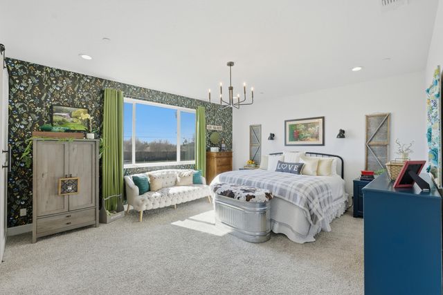 2827 Sand Hills Avenue, Tulare, CA 93274