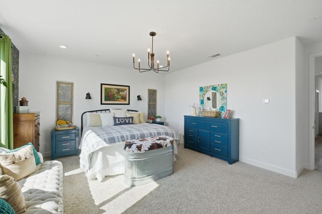 2827 Sand Hills Avenue, Tulare, CA 93274