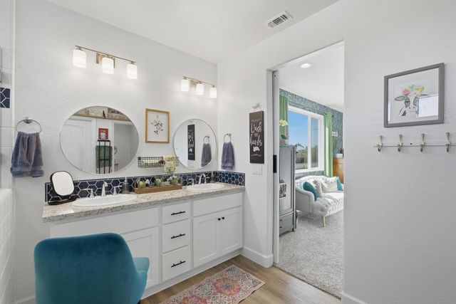 2827 Sand Hills Avenue, Tulare, CA 93274