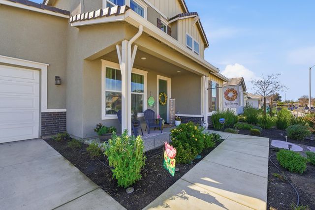 2827 Sand Hills Avenue, Tulare, CA 93274