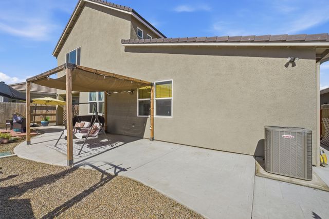 2827 Sand Hills Avenue, Tulare, CA 93274