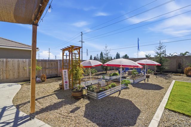 2827 Sand Hills Avenue, Tulare, CA 93274