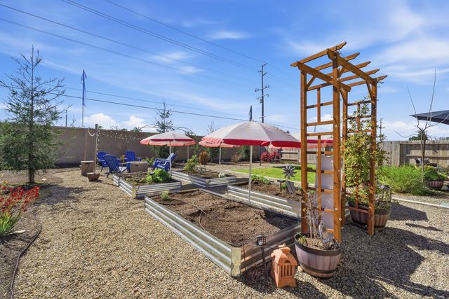 2827 Sand Hills Avenue, Tulare, CA 93274