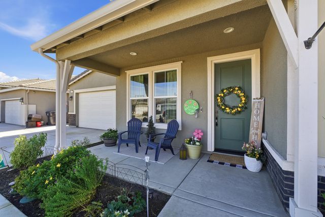 2827 Sand Hills Avenue, Tulare, CA 93274