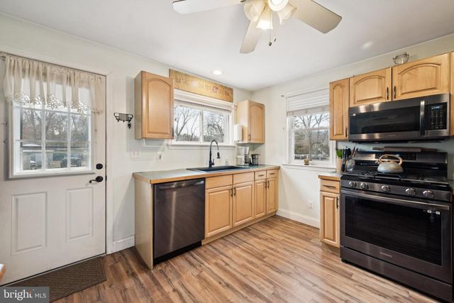 33 PEPPER RD, Browns Mills, NJ 08015