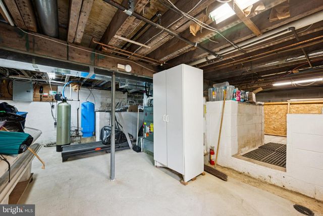 33 PEPPER RD, Browns Mills, NJ 08015