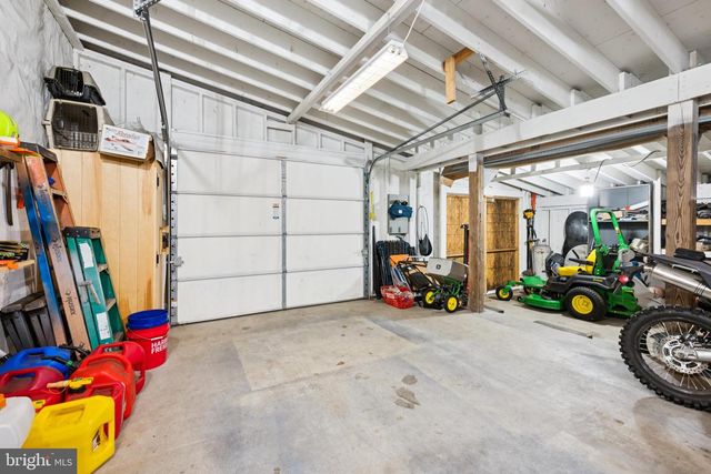 33 PEPPER RD, Browns Mills, NJ 08015