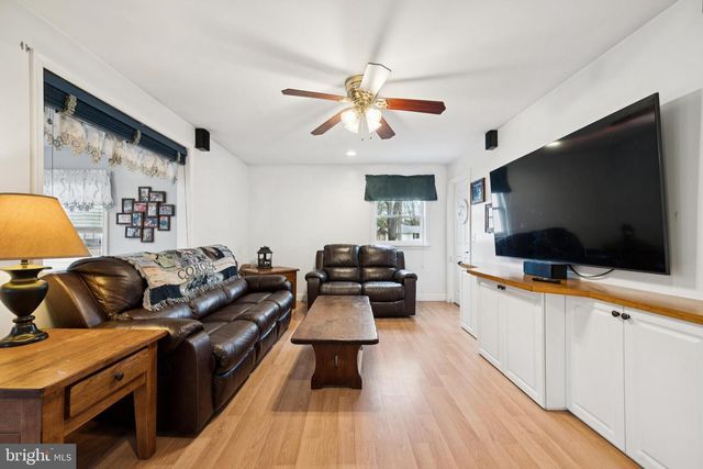 33 PEPPER RD, Browns Mills, NJ 08015