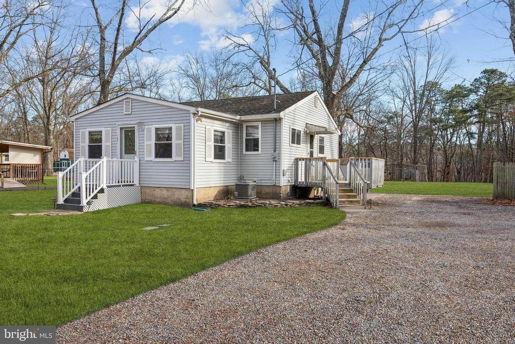 33 PEPPER RD, Browns Mills, NJ 08015