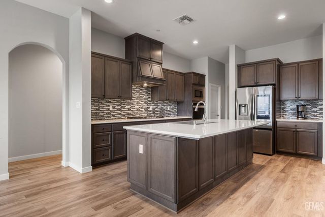 15811 Waterford Street, Bakersfield, CA 93314