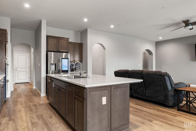 15811 Waterford Street, Bakersfield, CA 93314