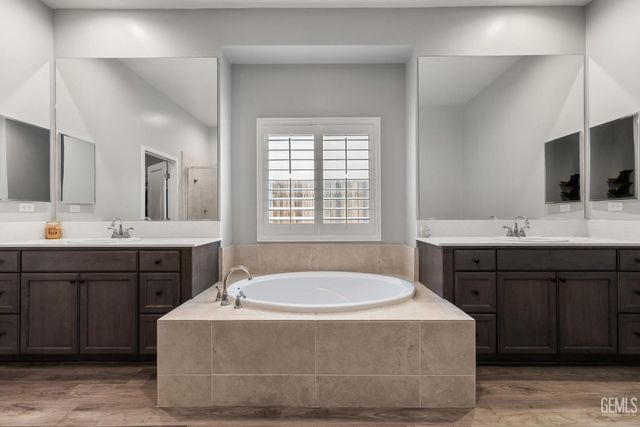 15811 Waterford Street, Bakersfield, CA 93314