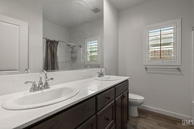 15811 Waterford Street, Bakersfield, CA 93314