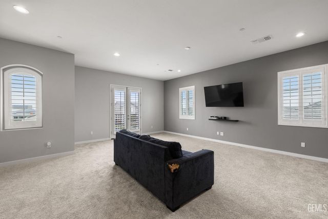 15811 Waterford Street, Bakersfield, CA 93314