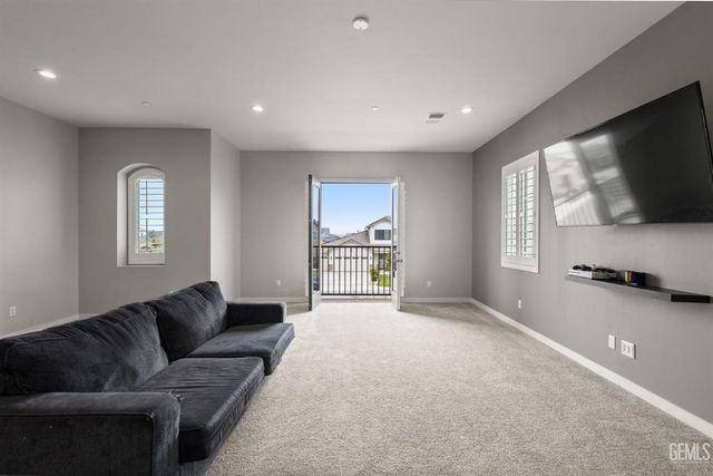 15811 Waterford Street, Bakersfield, CA 93314