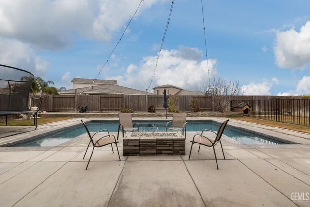 15811 Waterford Street, Bakersfield, CA 93314