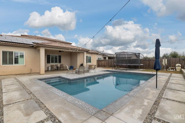 15811 Waterford Street, Bakersfield, CA 93314