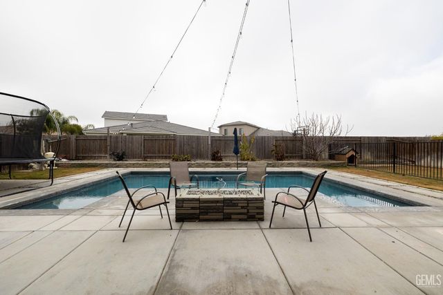 15811 Waterford Street, Bakersfield, CA 93314