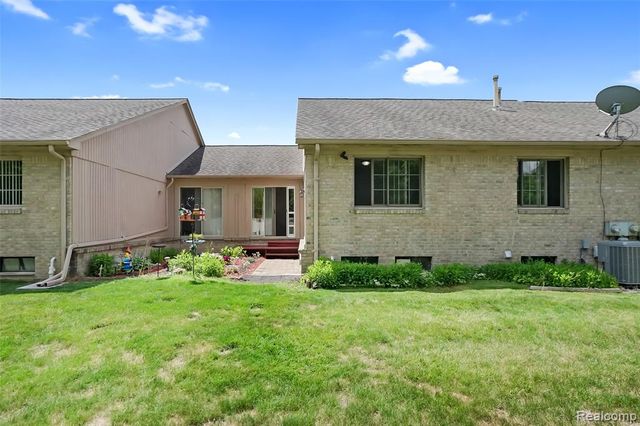 23589 Northport Drive, Clinton Township, MI 48036