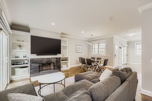 1806-H W DIVERSEY Parkway, Chicago, IL 60614