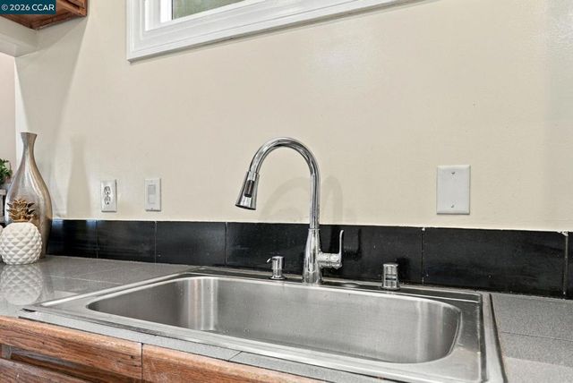 3334 Harrison St, Oakland, CA 94611