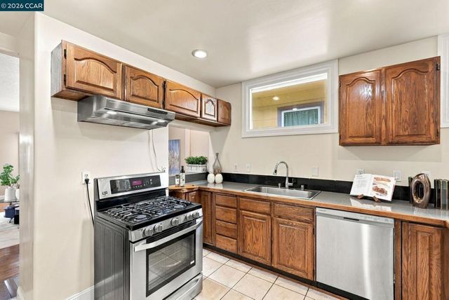 3334 Harrison St, Oakland, CA 94611