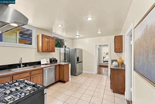 3334 Harrison St, Oakland, CA 94611