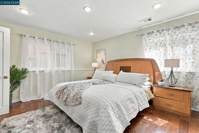 3334 Harrison St, Oakland, CA 94611