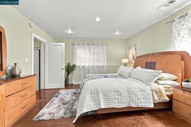 3334 Harrison St, Oakland, CA 94611
