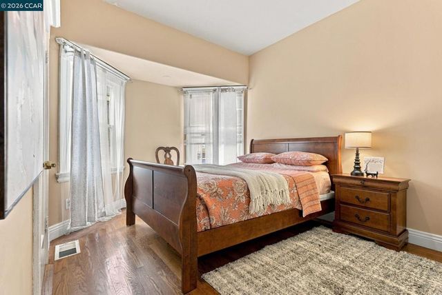 3334 Harrison St, Oakland, CA 94611