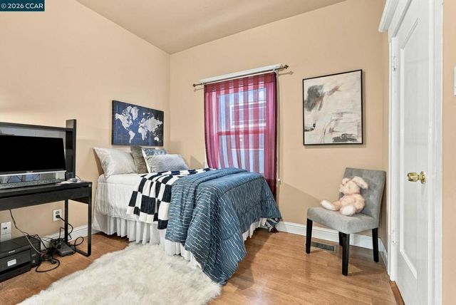 3334 Harrison St, Oakland, CA 94611