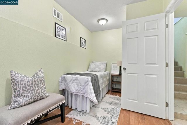 3334 Harrison St, Oakland, CA 94611