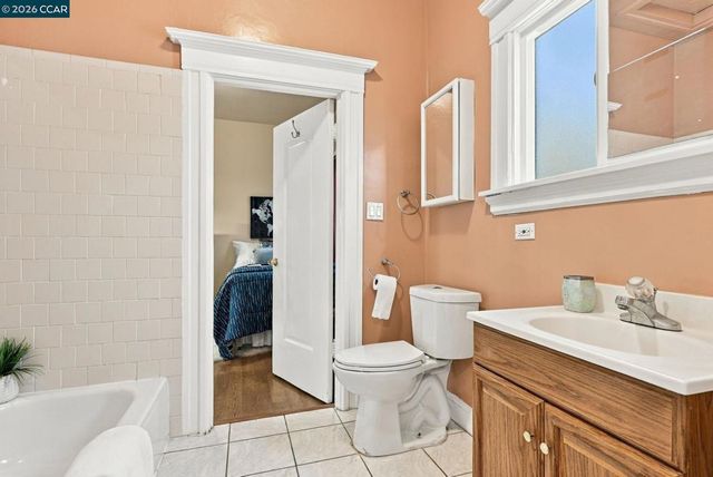 3334 Harrison St, Oakland, CA 94611