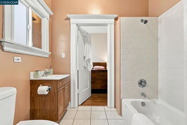 3334 Harrison St, Oakland, CA 94611