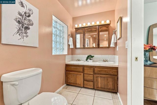 3334 Harrison St, Oakland, CA 94611