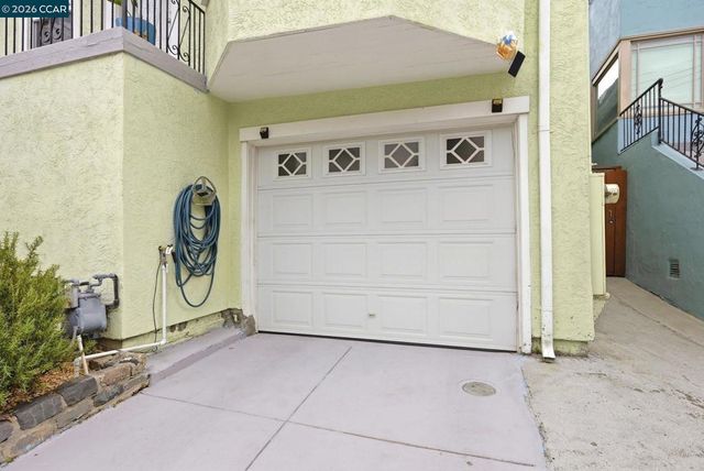 3334 Harrison St, Oakland, CA 94611