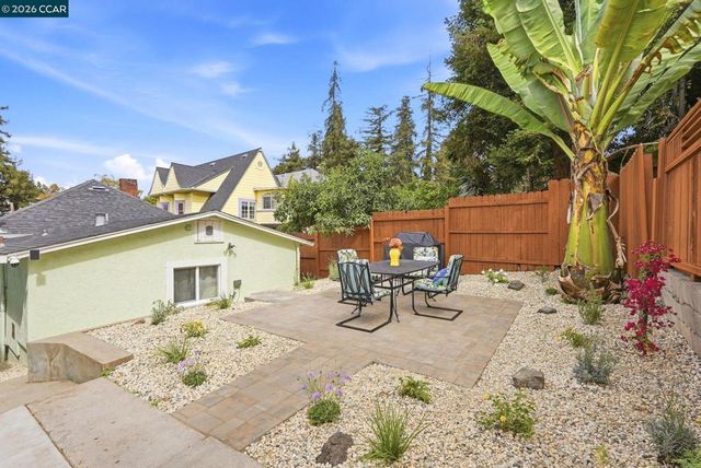 3334 Harrison St, Oakland, CA 94611