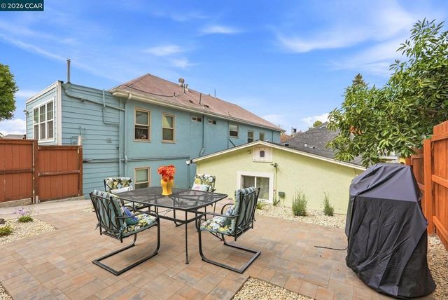 3334 Harrison St, Oakland, CA 94611