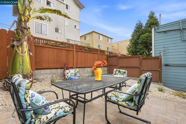 3334 Harrison St, Oakland, CA 94611
