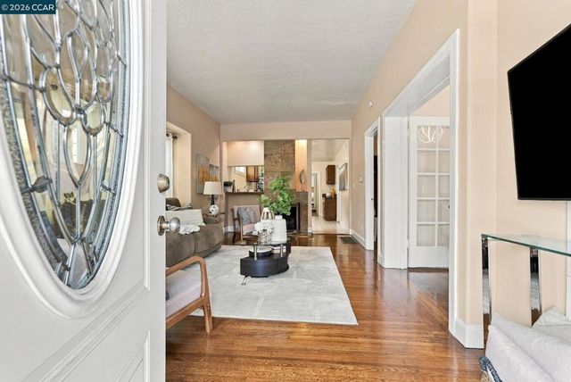 3334 Harrison St, Oakland, CA 94611