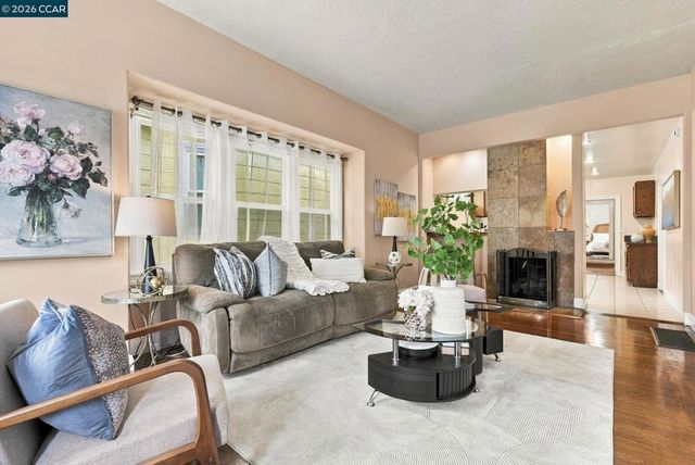 3334 Harrison St, Oakland, CA 94611