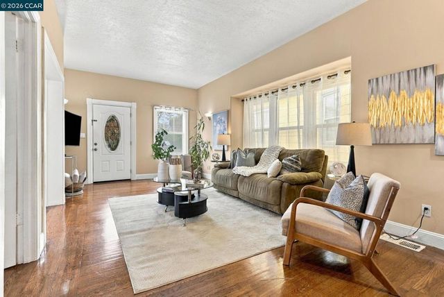 3334 Harrison St, Oakland, CA 94611