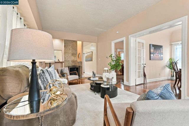 3334 Harrison St, Oakland, CA 94611