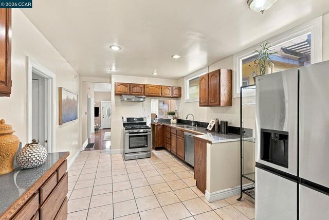3334 Harrison St, Oakland, CA 94611