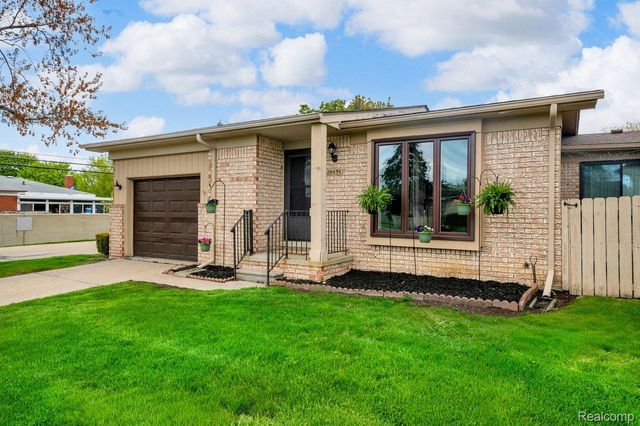 29454 Scarborough Drive, Warren, MI 48088