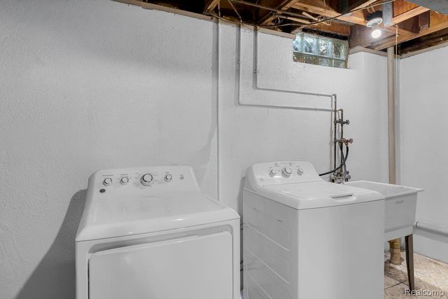 29454 Scarborough Drive, Warren, MI 48088