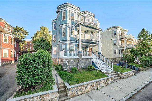 131 King St 3, Boston, MA 02122