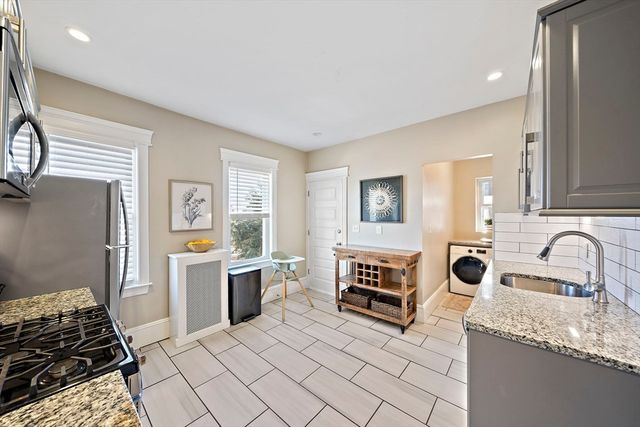 131 King St 3, Boston, MA 02122