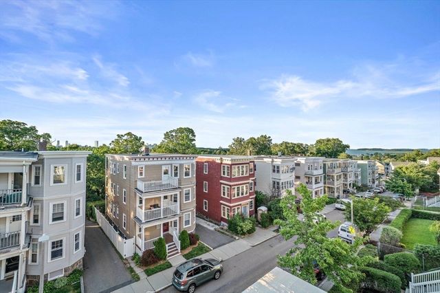 131 King St 3, Boston, MA 02122