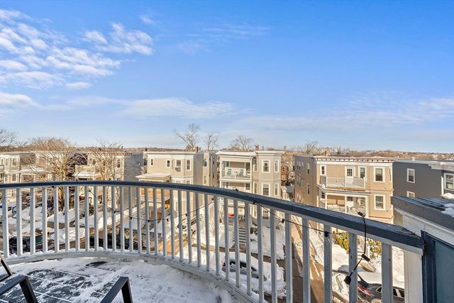 131 King St 3, Boston, MA 02122